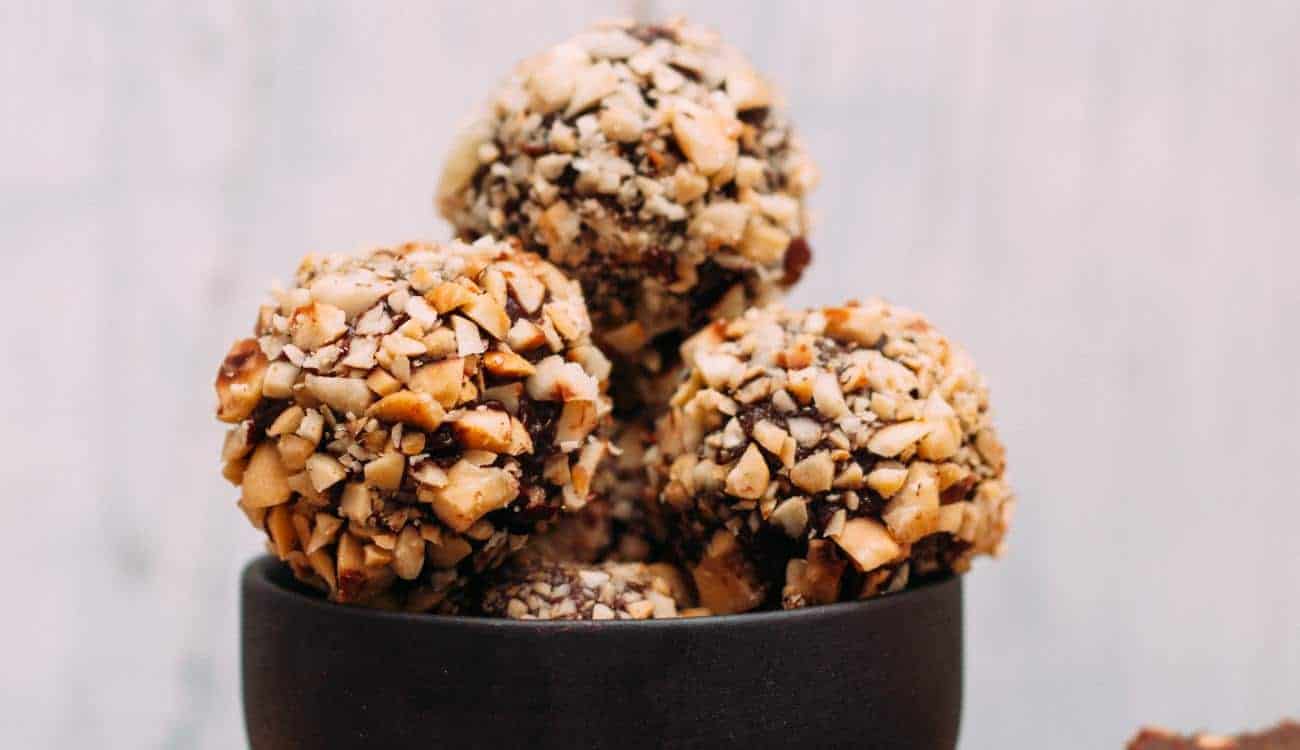 6-Ingredient Vegan Ferrero Rocher Chocolates Recipe
