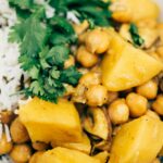 simple chickpea coconut curry recipe (30 minutes!)