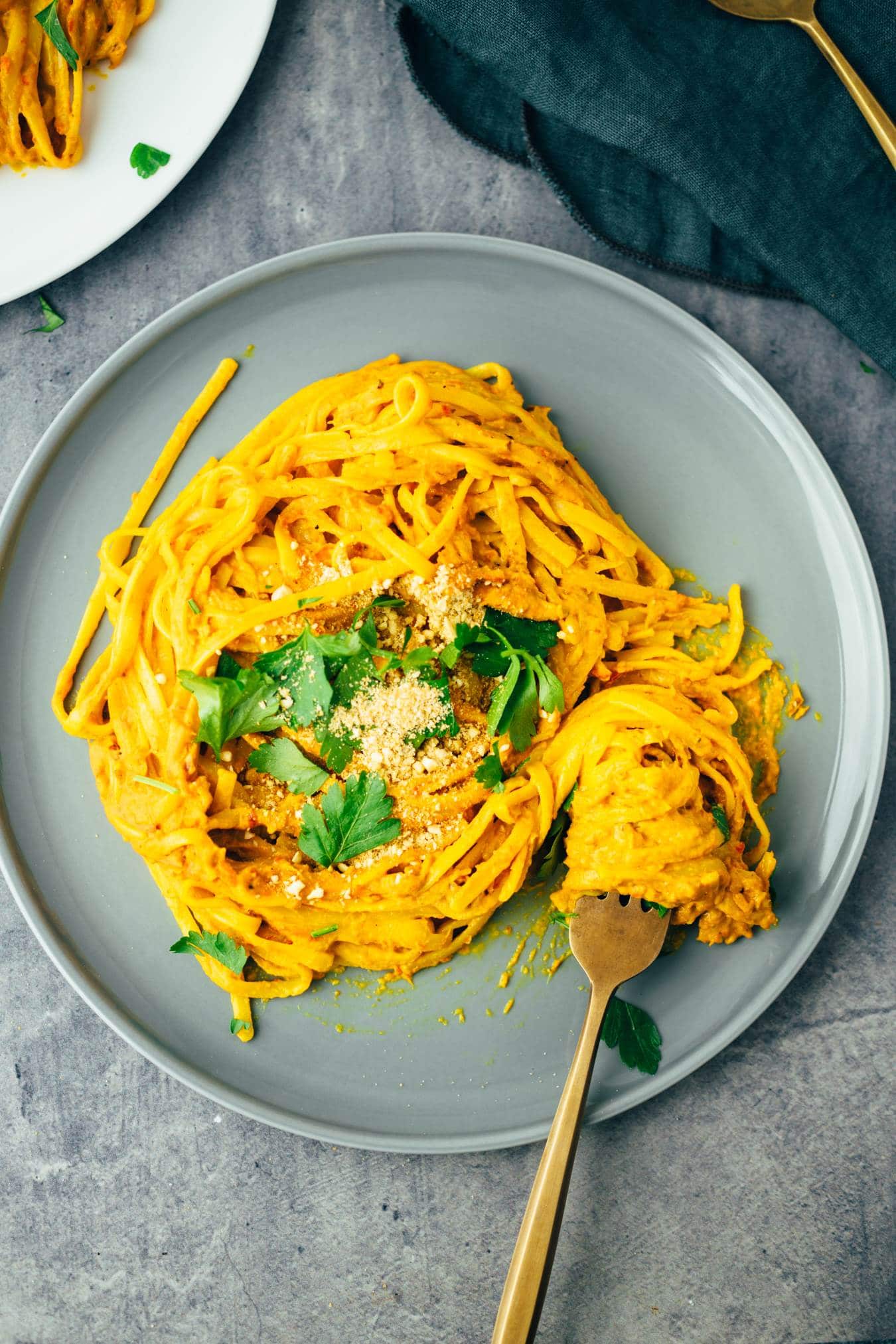 Vegan pasta with paprika nut sauce — VEGANE VIBES Vegan pasta with paprika nut sauce — VEGANE VIBES