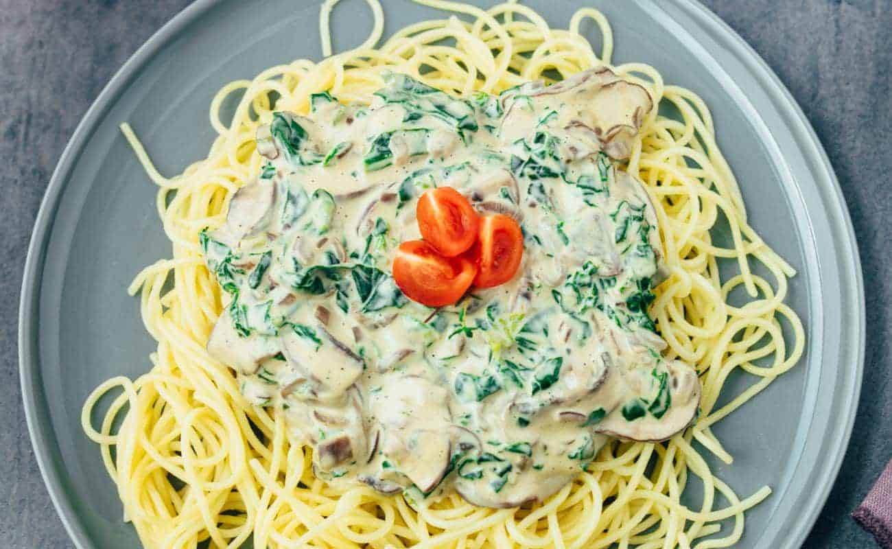 Pasta Alfredo with spinach and mushrooms (30 minutes) recipe