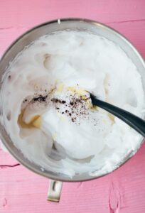 veganes Stracciatella Eis mit Aquafaba (ohne Eismaschine) Rezept