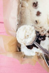 veganes Stracciatella Eis mit Aquafaba (ohne Eismaschine) Rezept