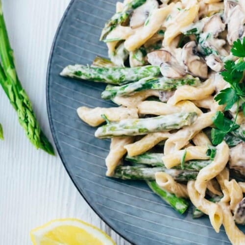 Creamy pasta with green asparagus and mushrooms (30 minutes) vegan recipe