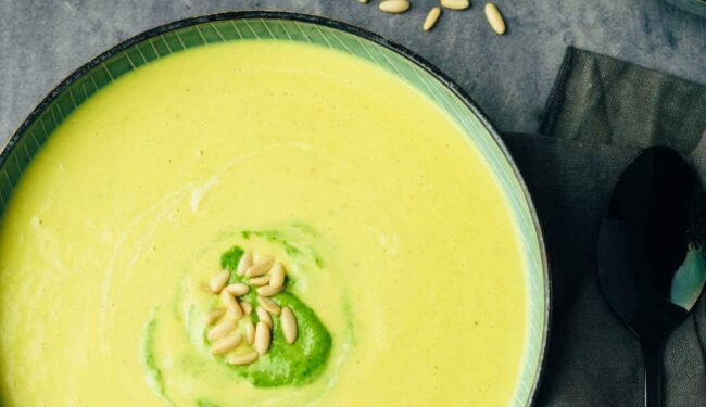 Asparagus soup with basil pesto (30 minutes) recipe