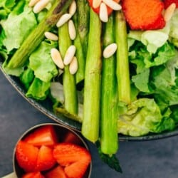 Salad with strawberries and green asparagus (30 minutes) recipe