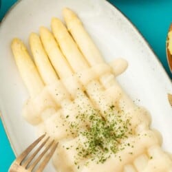 Asparagus with vegan béchamel sauce (30 minutes) recipe