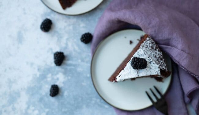 vegan blackberry chocolate cake recipe (gluten free) 1-Bowl