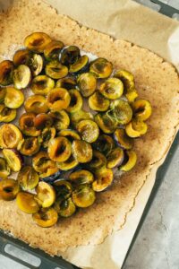 Einfache Pflaumen Galette (vegan) Rezept