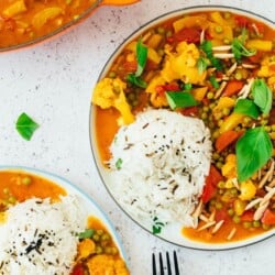 Creamy Korma (Indian curry) with cauliflower and peas recipe