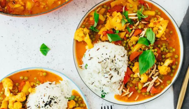 Creamy Korma (Indian curry) with cauliflower and peas recipe