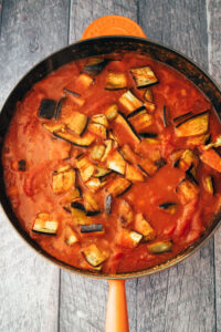 Auberginen-Tomaten Pfanne mit Kichererbsen