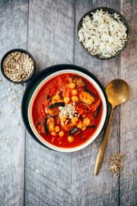 Auberginen-Tomaten Pfanne mit Kichererbsen