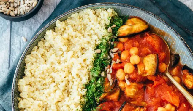 Eggplant and tomato pan with chickpeas