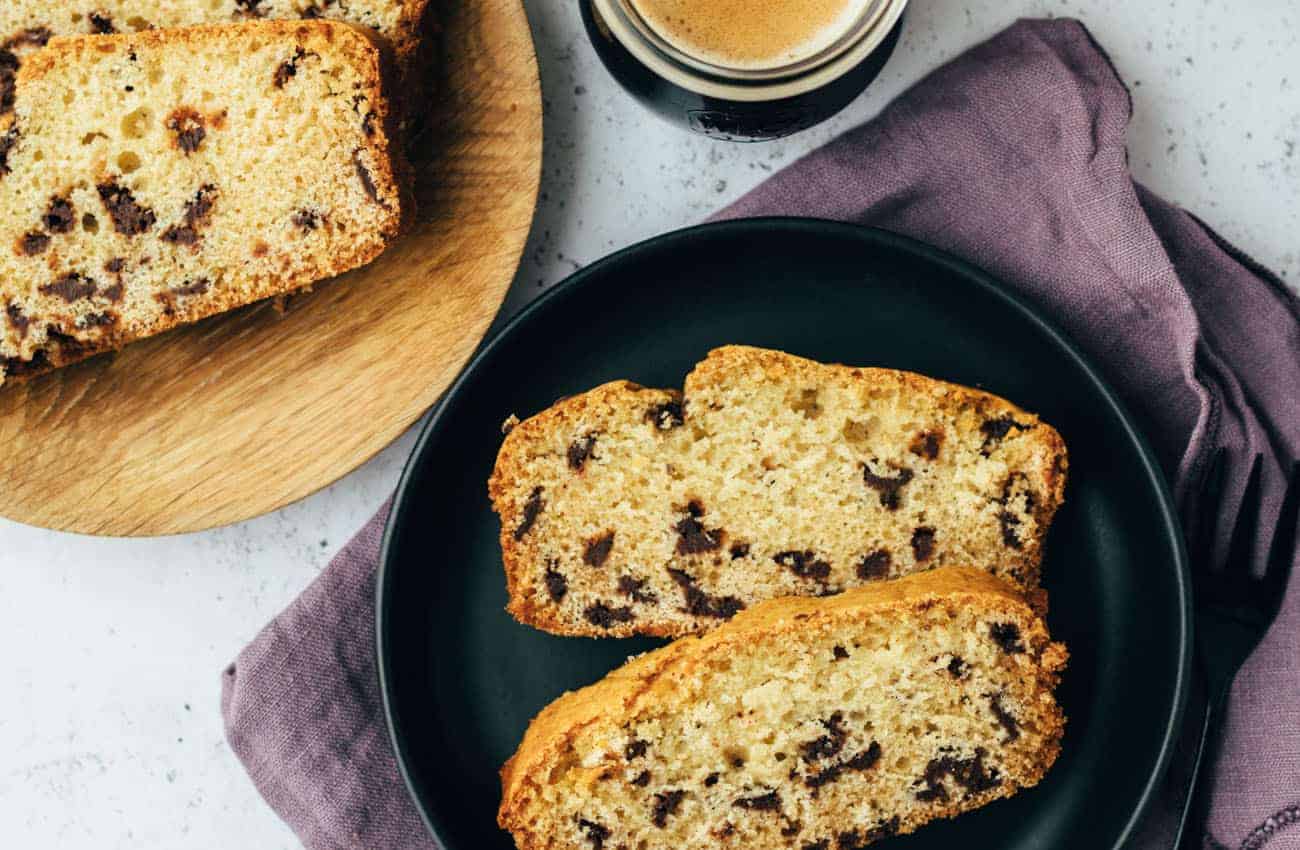 Simple sponge cake with chocolate chips