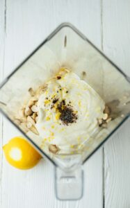 Fruchtige Ananastorte mit Cashew-Frosting