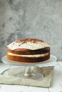 Fruchtige Ananastorte mit Cashew-Frosting