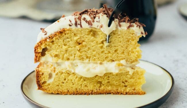 Fruity pineapple cake with cashew frosting