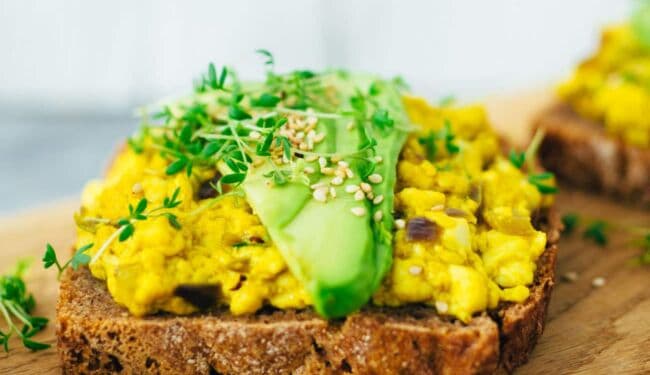 Classic vegan scrambled eggs with silken tofu (15 minutes)