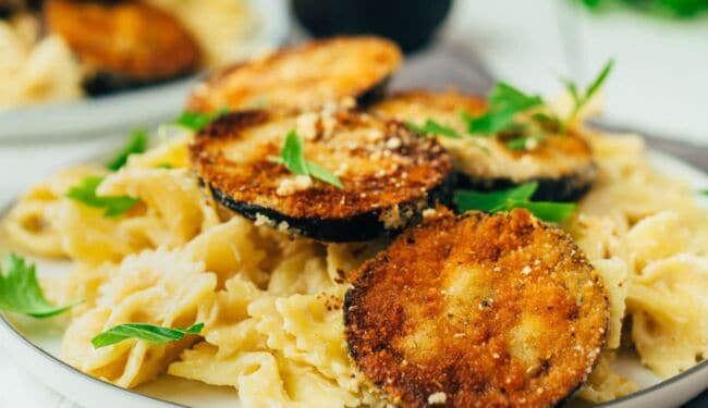 Crispy breaded eggplant with creamy pasta (30 minutes)