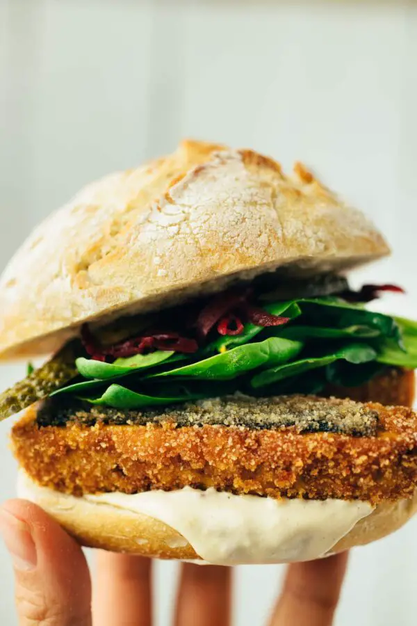 Vegan fish burger with cashew remoulade — VEGANE VIBES