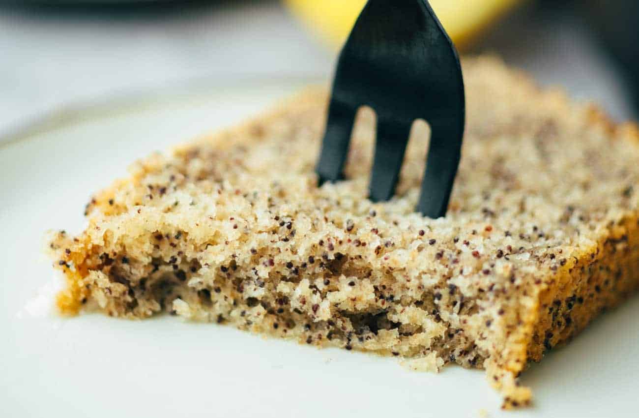 Vegan poppy seed lemon cake