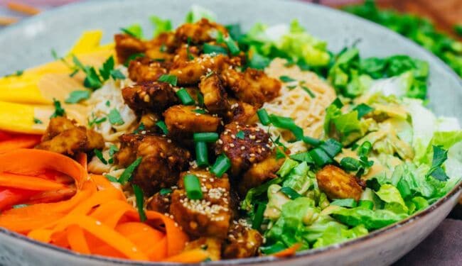 Asian bowl with peanut butter tempeh