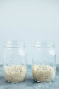 Porridge anrichten im Glas