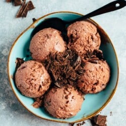 Creamy vegan chocolate cherry ice cream (with and without ice cream machine)