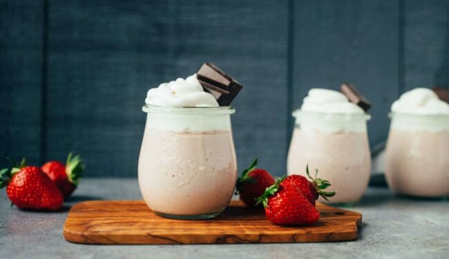 Simple strawberry dessert (vegan)