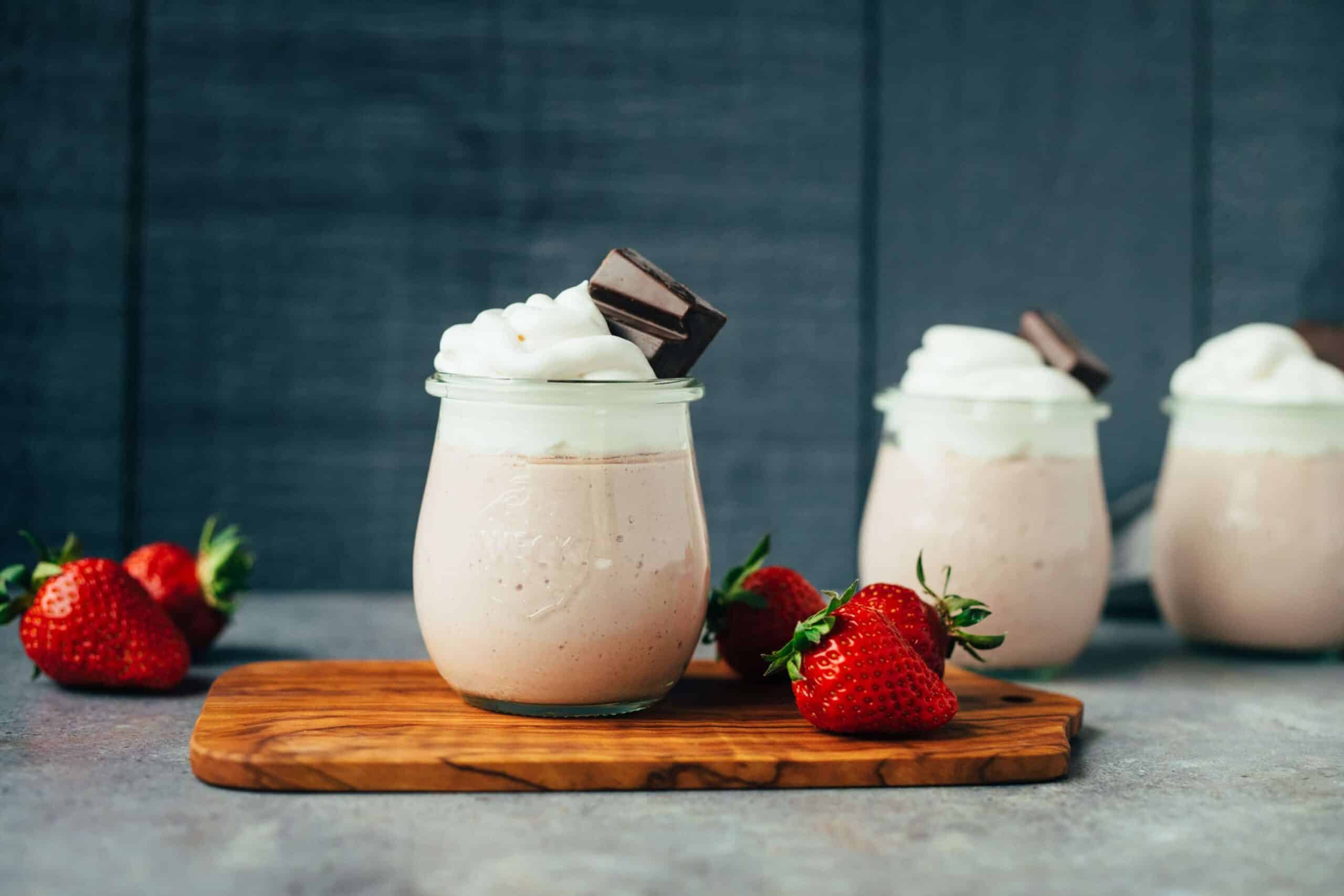 Simple strawberry dessert (vegan)