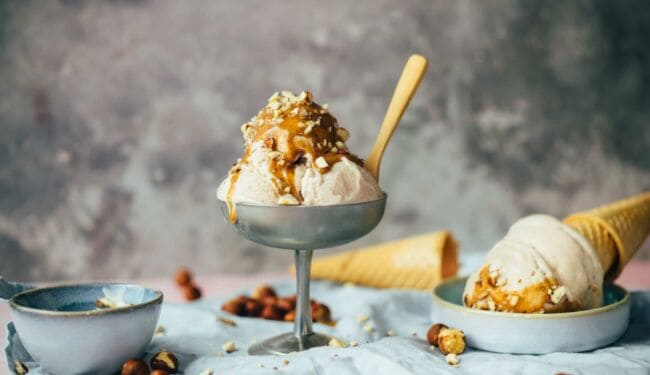 Creamy vegan hazelnut ice cream (with and without ice cream maker)