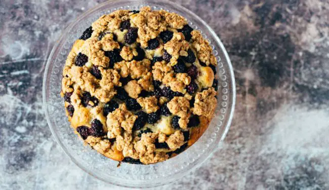 Blackberry crumble cake