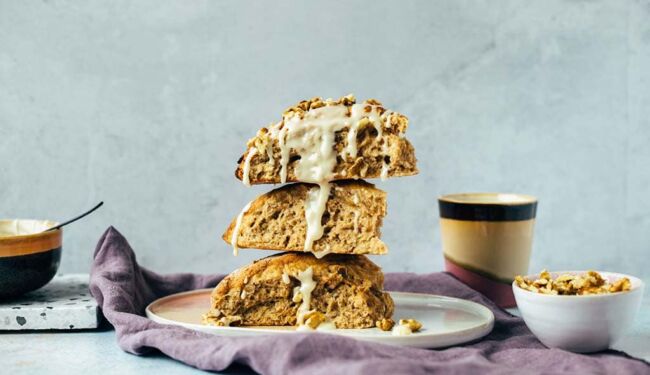 Scones with caramelized bananas (oil-free)