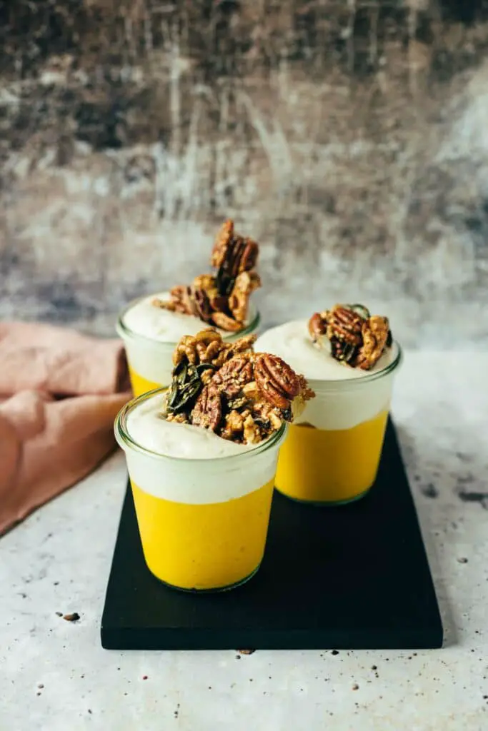 Pumpkin mousse with nut brittle (vegan)