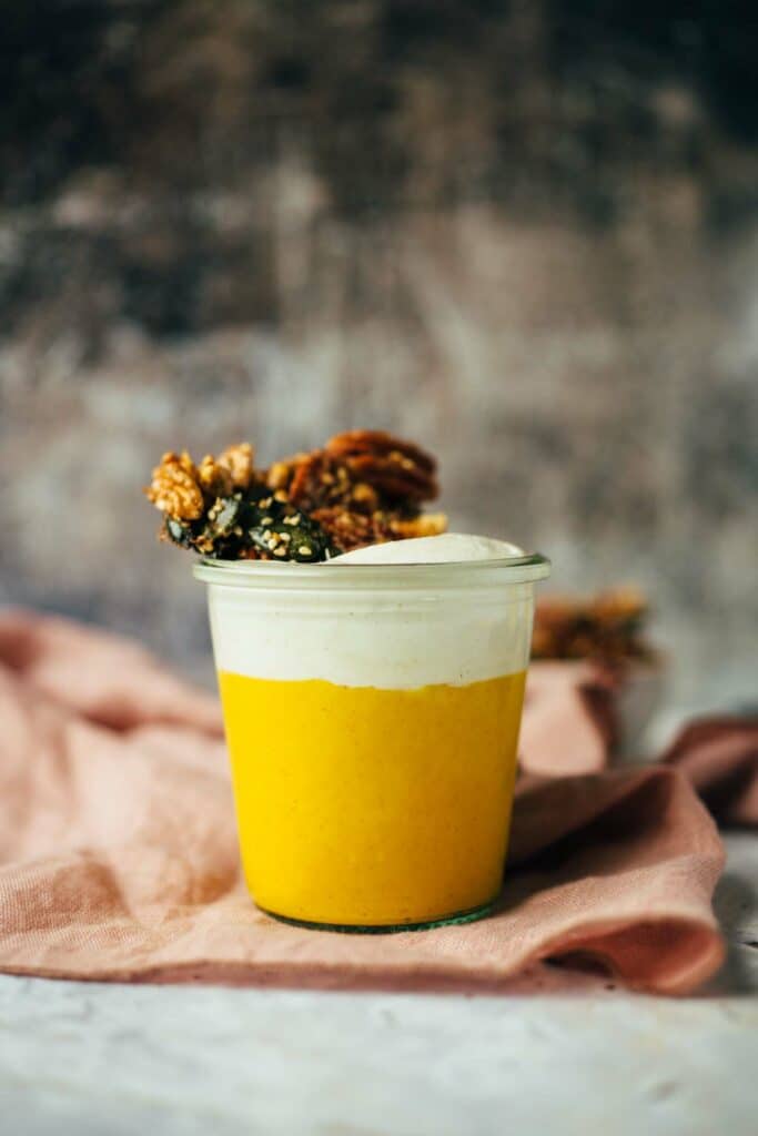 Pumpkin mousse with nut brittle (vegan)