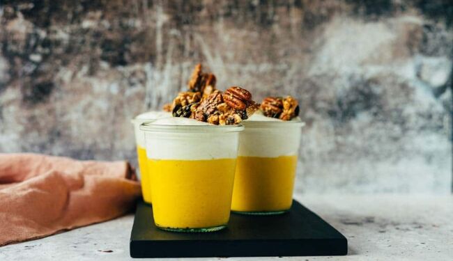 Pumpkin mousse with nut brittle (vegan)