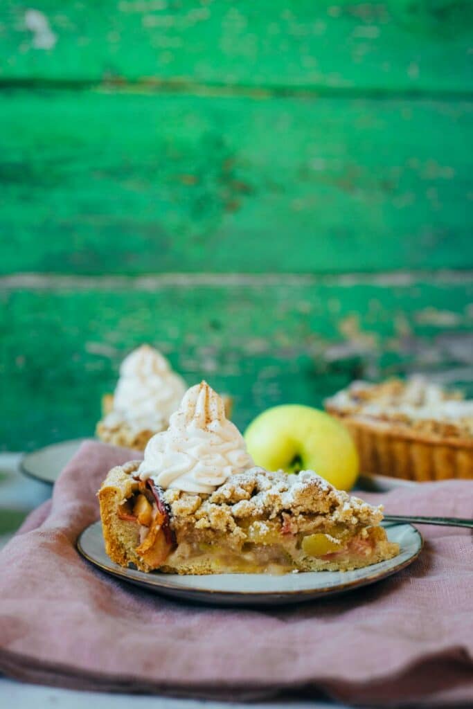 Classic vegan apple pie grandma's style