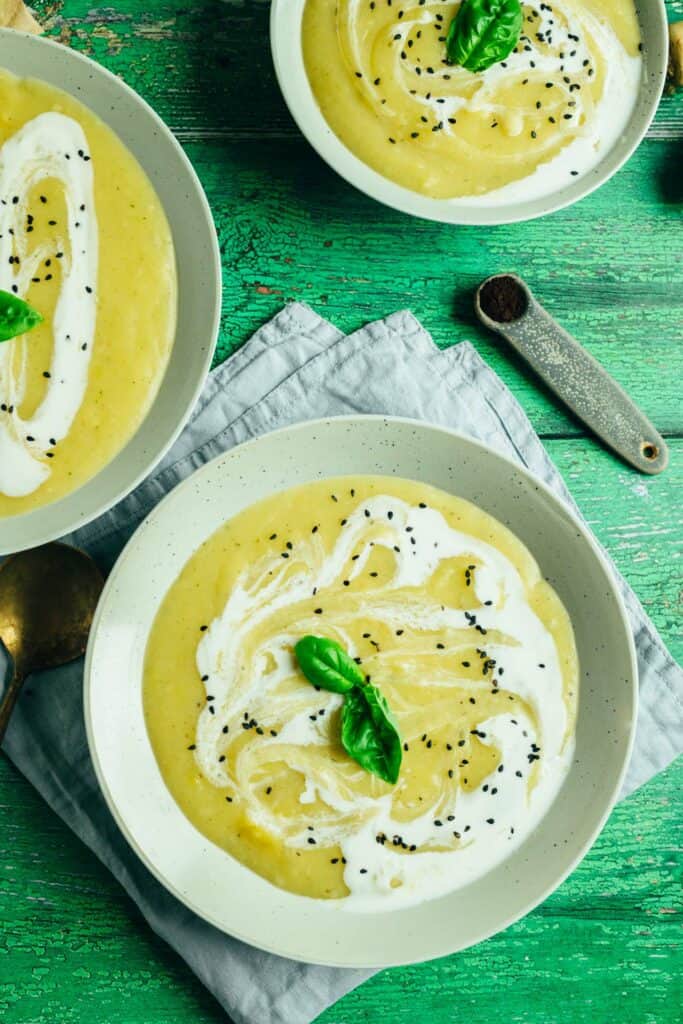 Creamy parsnip soup with vanilla