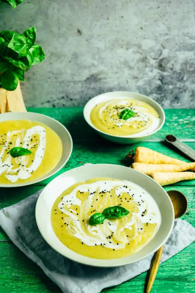 Creamy parsnip soup with vanilla