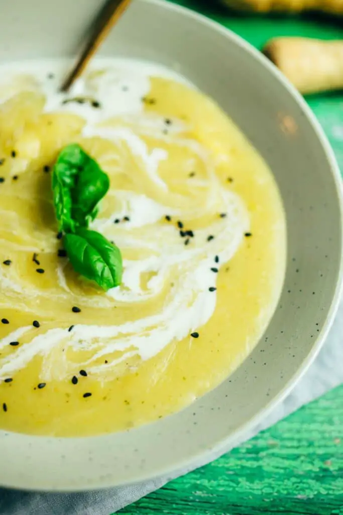 Creamy parsnip soup with vanilla