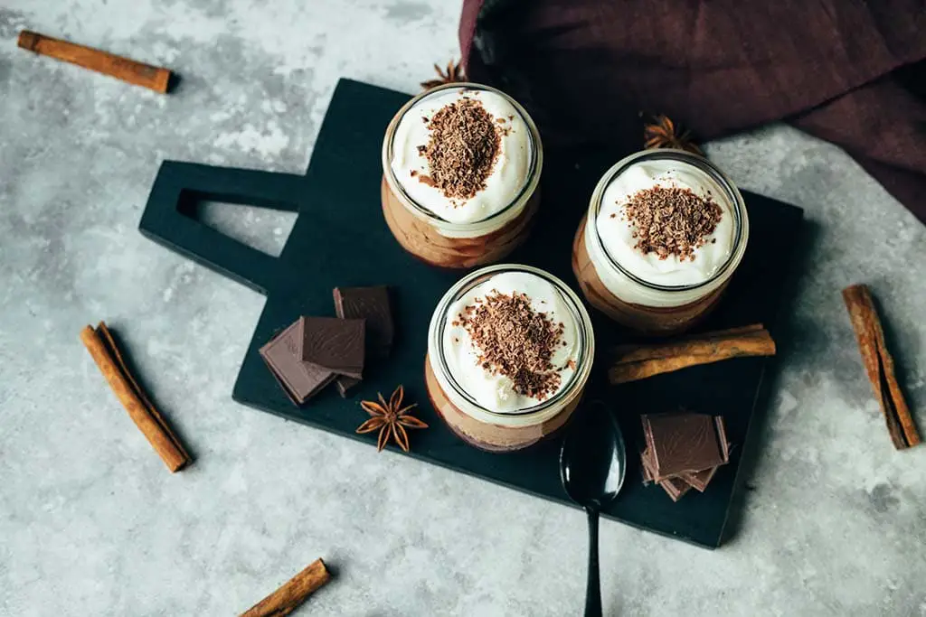 Gingerbread mousse with mulled wine cherries (vegan &amp; gluten-free)