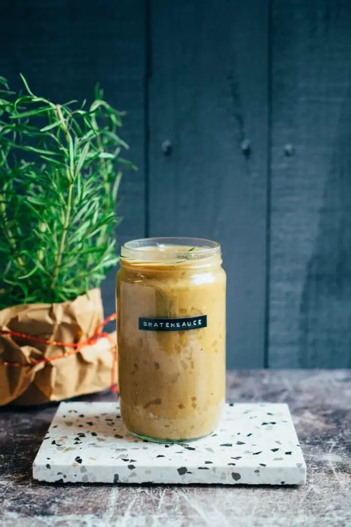 vegan gravy (gluten-free, 15 minutes)