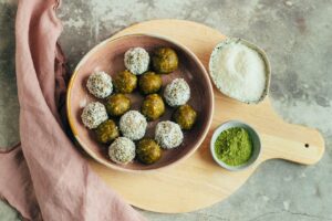 Bananen Matcha Bliss Balls (15 Minuten)