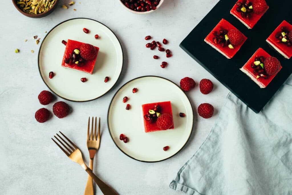Mini Raspberry Cheesecakes (vegan)