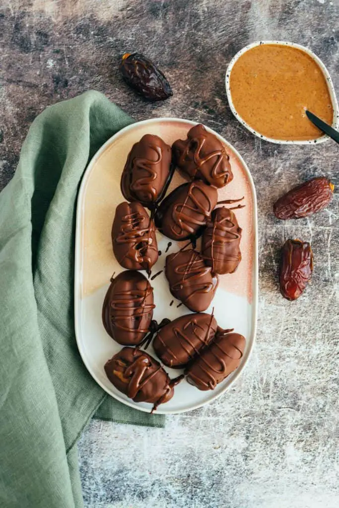 Chocolate dates with nut puree (15 minutes) v & gf