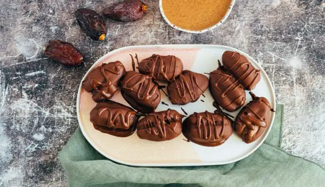 Chocolate dates with nut puree (15 minutes) v & gf