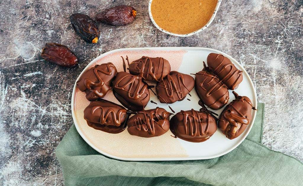 Chocolate dates with nut puree (15 minutes) v & gf
