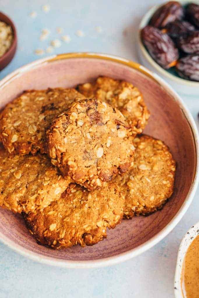 Oat cookies with date chunks (v&gf) - 20 minutes