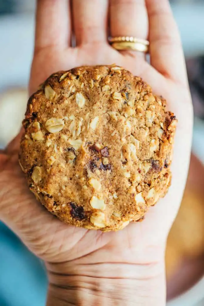 Oat cookies with date chunks (v&amp;gf) - 20 minutes