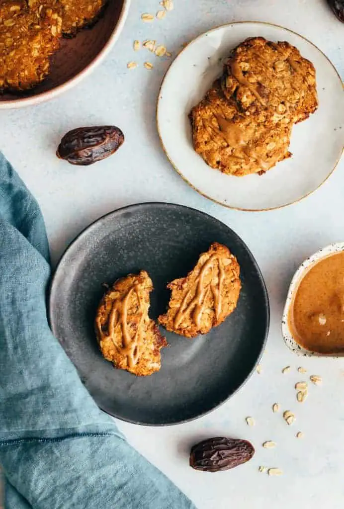 Oat cookies with date chunks (v&amp;gf) - 20 minutes